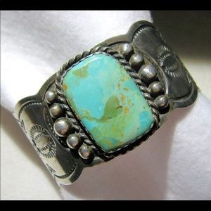 Vintage NAVAJO AMELIA JOE-CHANDLER Native American turquoise cuff bracelet